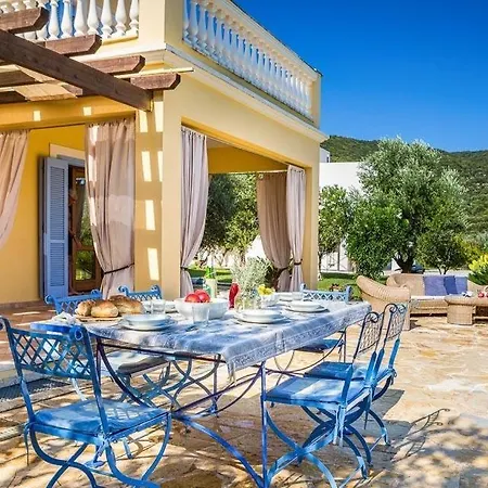 Sleeps 6 Pool Air Con Wifi * קרבומילוס