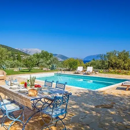 Sleeps 6 Pool Air Con Wifi וילה