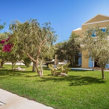 Sleeps 6 Pool Air Con Wifi * קרבומילוס