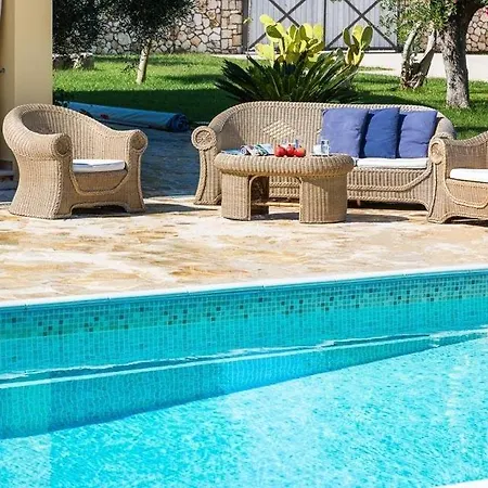Sleeps 6 Pool Air Con Wifi קרבומילוס