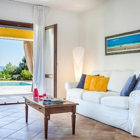 Sleeps 6 Pool Air Con Wifi וילה קרבומילוס