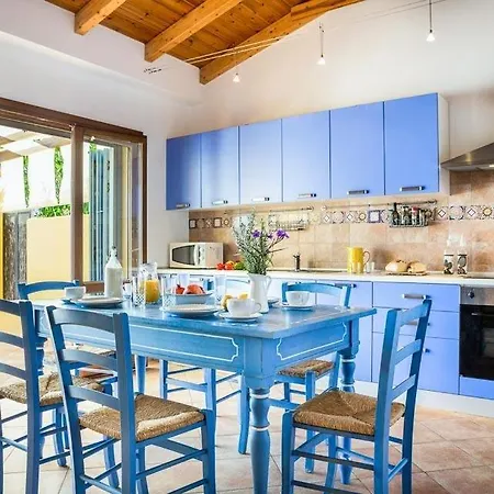 Sleeps 6 Pool Air Con Wifi וילה