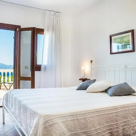 Sleeps 6 Pool Air Con Wifi וילה *